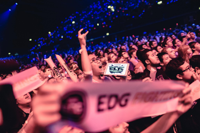 歐米茄遇上斯沃琪，自降身價了？-復(fù)刻表