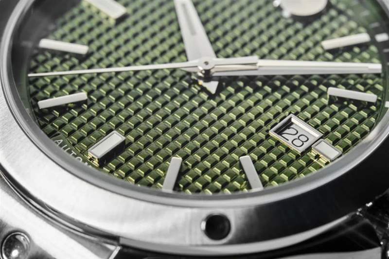 綠面+格紋+運(yùn)動(dòng)，萬元預(yù)算的瑞士腕表又一爆款-復(fù)刻表