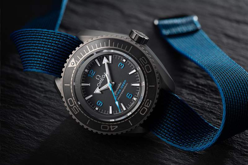 歐米茄超級(jí)宇宙海洋系列Ultra Deep Professional在 10,928 米的世界潛水紀(jì)錄中幸存下來(lái)-復(fù)刻表