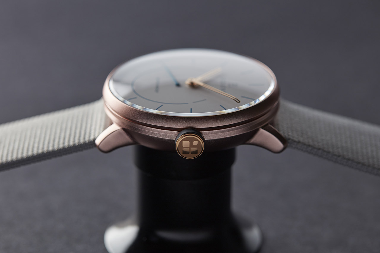 Sequent SuperCharger2：無線充電手表-復(fù)刻表