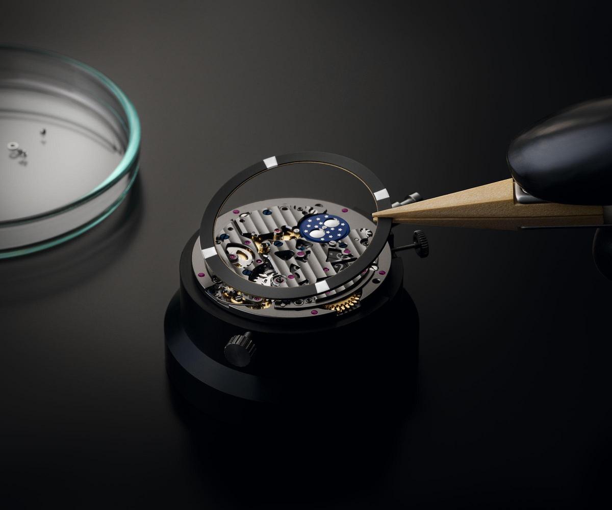 不規(guī)則的和諧美學！格拉蘇蒂原創(chuàng)首度推出年歷功能腕表-復刻表