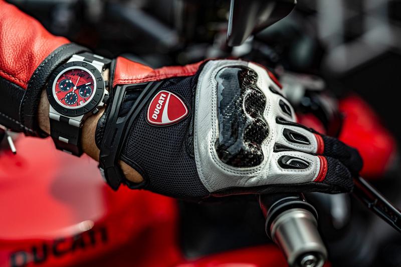 義大利血統強強聯手！寶格麗推出DUCATI聯名表-復刻表