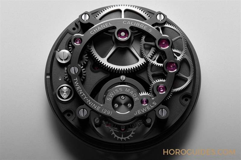因為香奈兒CHANEL第五枚自制機芯Caliber 5，陀飛輪的運行開始發光｜J12鉆石陀飛輪腕表-復刻表
