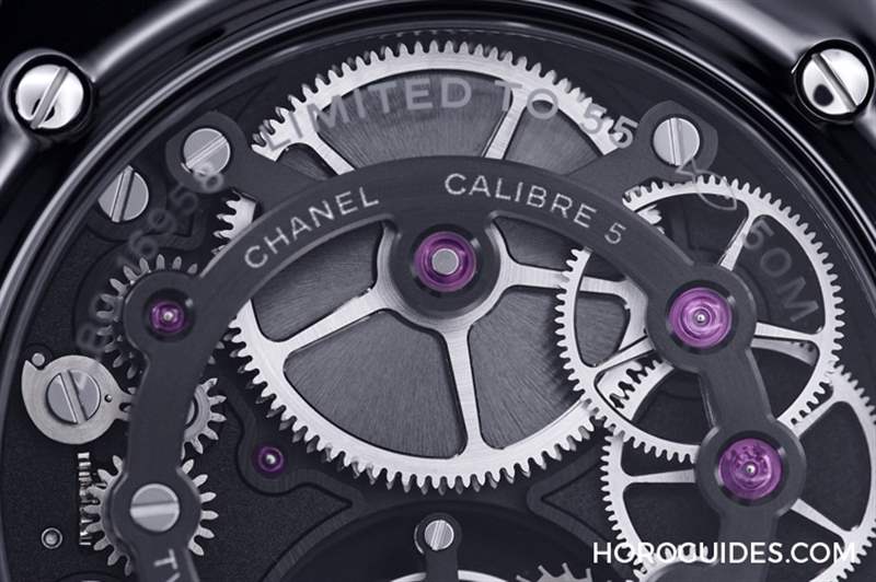 因為香奈兒CHANEL第五枚自制機芯Caliber 5，陀飛輪的運行開始發光｜J12鉆石陀飛輪腕表-復刻表