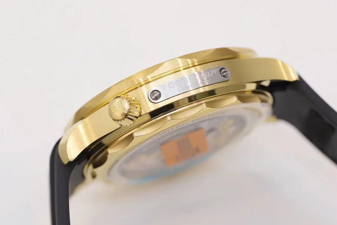 OR廠歐米茄海馬300米「黃金女王密使」與正品對(duì)比評(píng)測(cè)-復(fù)刻表