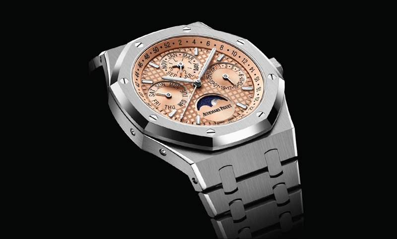 鮭魚面、鈦金屬表殼！愛彼皇家橡樹萬年歷限量版走出日本，全球發行-復刻表