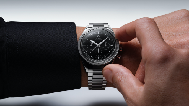 OMEGA年度新表首發！高純度還原初代超霸65周年紀念版本-復刻表