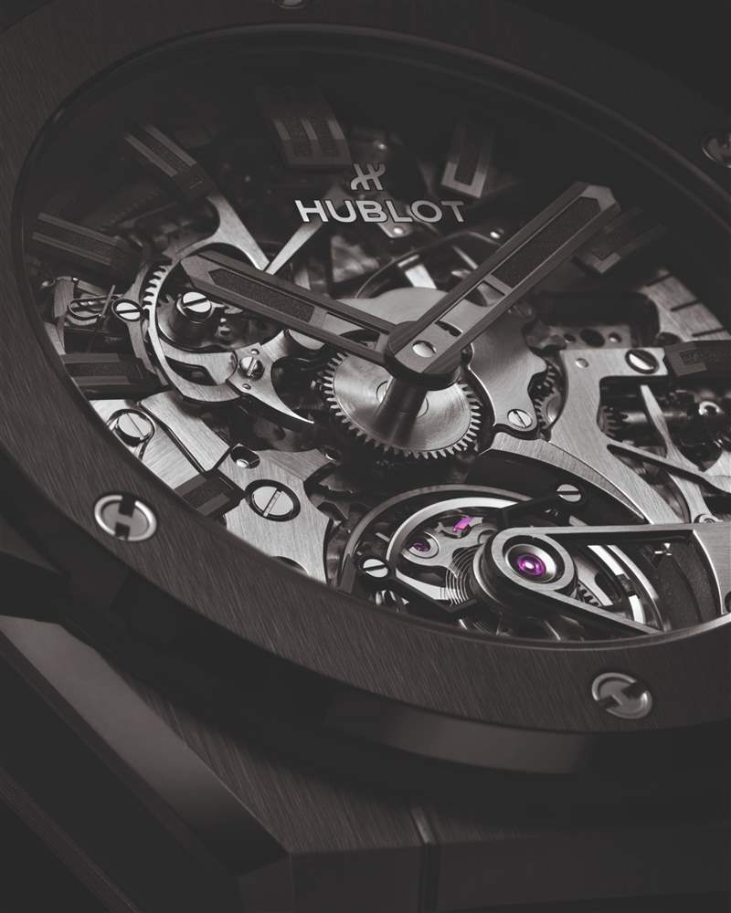 HUBLOT宇舶極致工藝表現一體式陶瓷陀飛輪三問腕表技術要求極高-復刻表