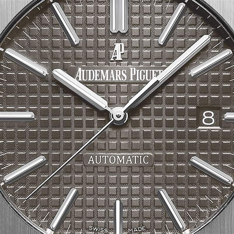 AP皇家橡樹(shù)絕版15450ST手表最新行情藍(lán)色面盤(pán)比灰銀款貴2萬(wàn)美金-復(fù)刻表