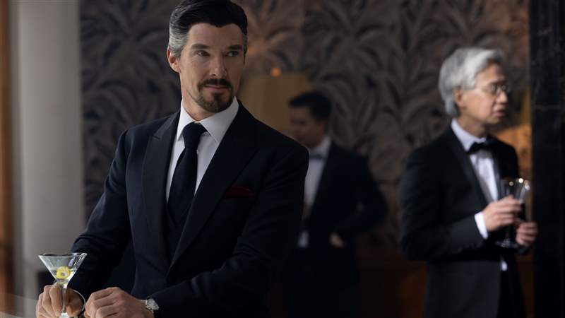 奇異博士手表藏彩蛋？班奈迪克康柏拜區(qū)穿梭「多重宇宙」的幸運(yùn)物來自它！-復(fù)刻表