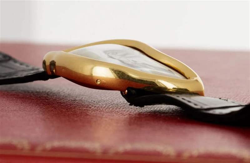 CARTIER London Crash古董手表以165萬美金拍賣創(chuàng)史上最貴身價(jià)-復(fù)刻表