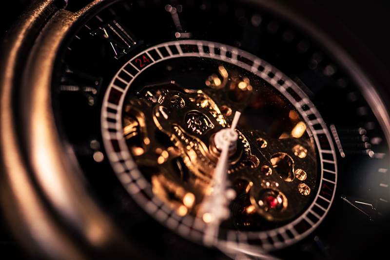 (圖片來源:@Lucas Santos/Unsplash) 讓時(shí)間永留情感與回憶鐘表收藏家細(xì)數(shù)三十年珍藏冷知識(shí)-復(fù)刻表