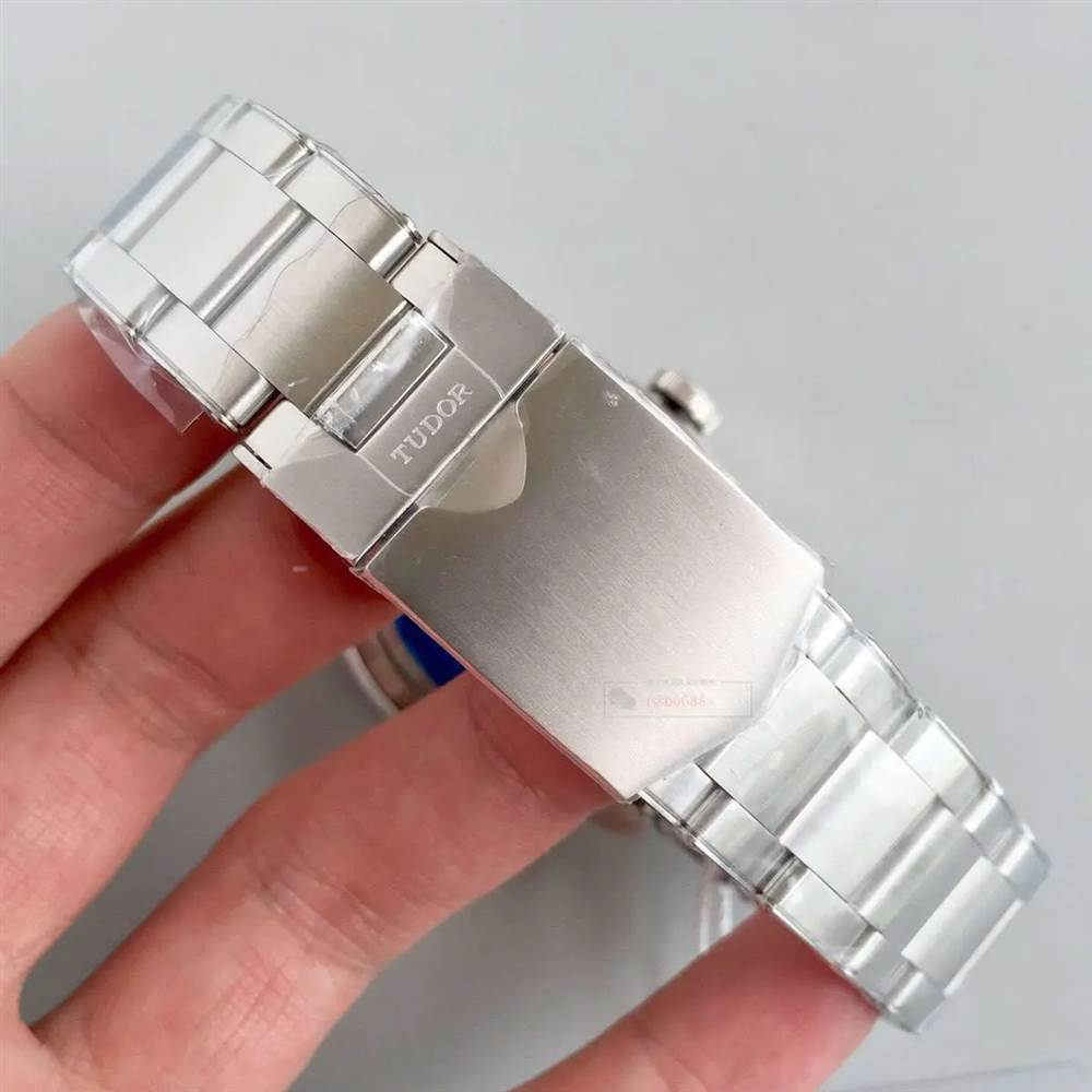 ZF廠帝舵碧灣系列M79730-0001小鋼盾復(fù)刻表做工怎么樣-復(fù)刻表