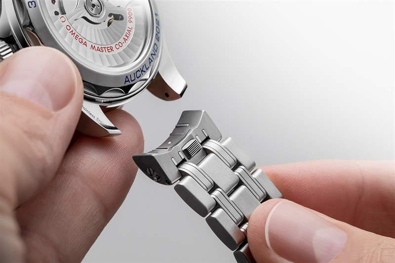 歐米茄海馬300米《美國杯》紅藍特別款計時腕表-復刻表