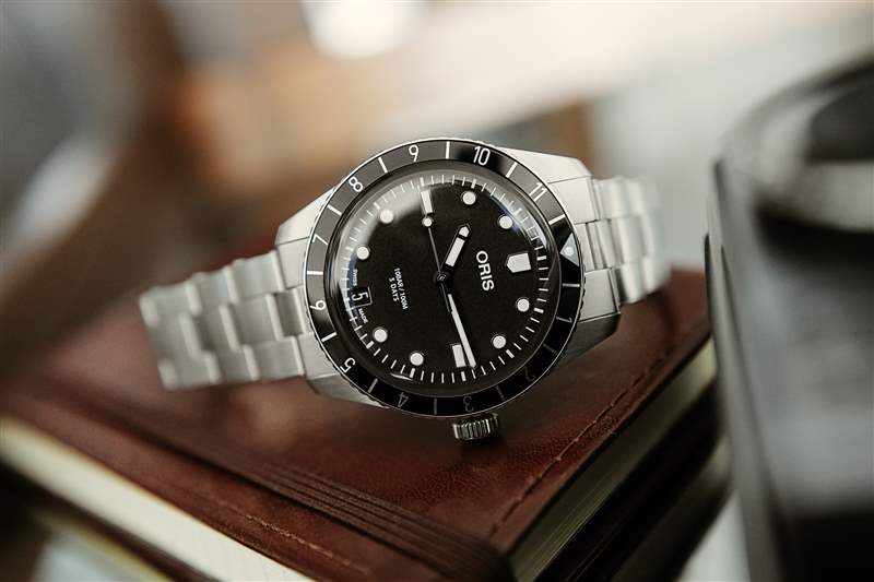 使用新款Oris Divers 65 親身體驗(yàn) 12 小時表圈和啞光表盤-復(fù)刻表