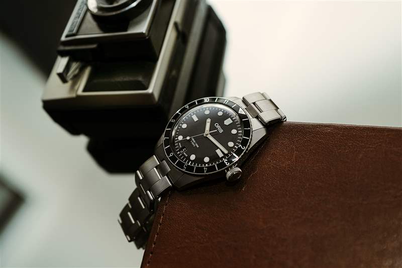使用新款Oris Divers 65 親身體驗(yàn) 12 小時表圈和啞光表盤-復(fù)刻表