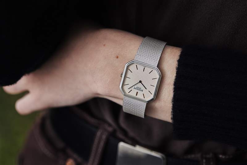 復古手表兩枚金百達翡麗，一枚 1980 年代帶有世界時間表圈的 Sinn 計時碼表，以及一枚 1974 年勞力士蠔式萬年歷腕表-復刻表