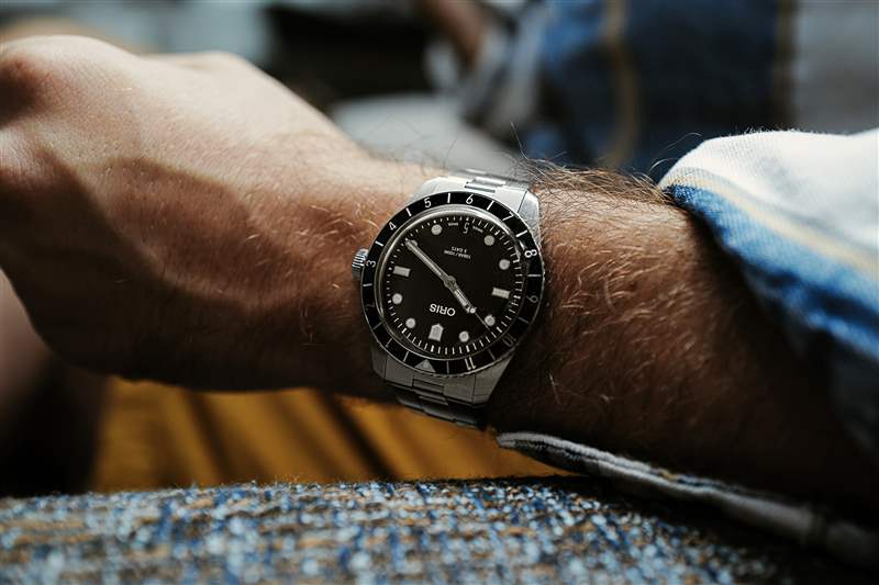 使用新款Oris Divers 65 親身體驗(yàn) 12 小時表圈和啞光表盤-復(fù)刻表
