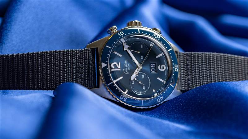 正在推出格拉蘇蒂原創(chuàng)發(fā)布首款潛水員計(jì)時(shí)碼表-復(fù)刻表