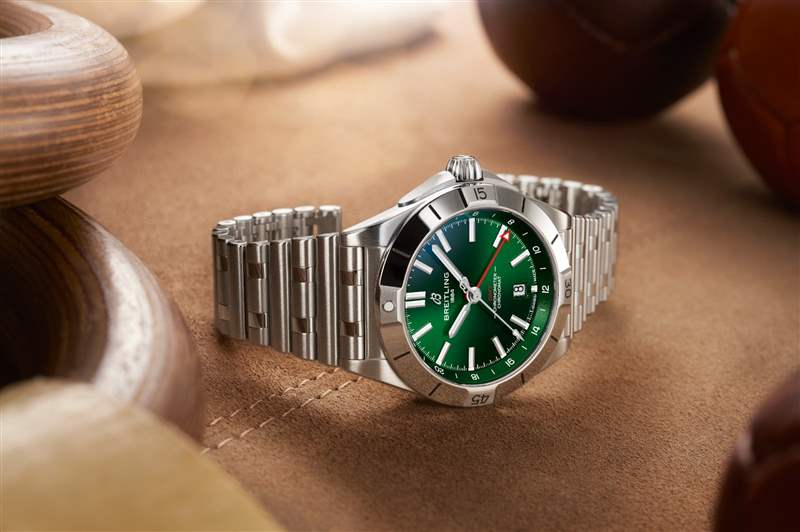 Breitling航空經(jīng)典Navitimer70周年聯(lián)乘國(guó)泰GMT腕表限量200枚-復(fù)刻表