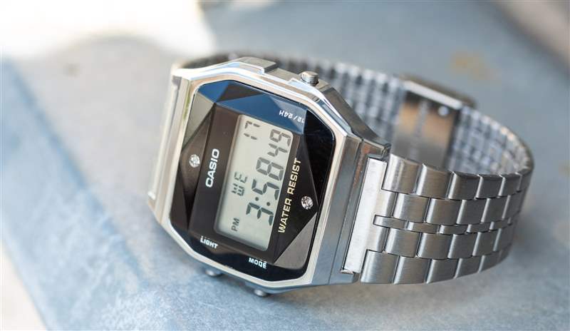 卡西歐A159WAD-1D手表評論:您應(yīng)該購買史上最便宜的鑲鉆手表嗎?-復(fù)刻表