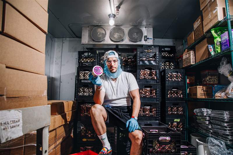 四加一這個(gè)冰淇淋大亨的手腕嚴(yán)重滴水-復(fù)刻表