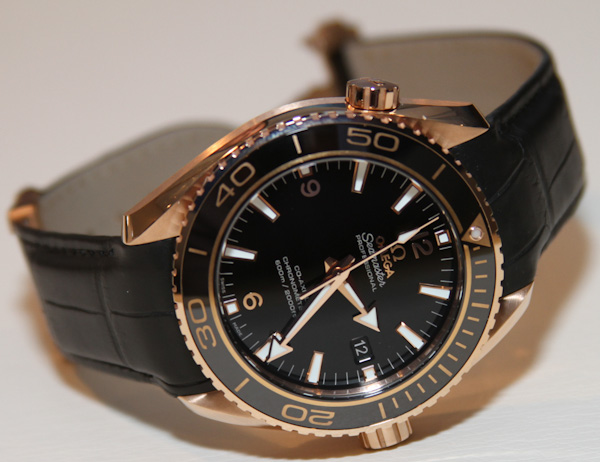 歐米茄海馬系列海洋宇宙Ceragold腕表上手體驗(yàn)-復(fù)刻表