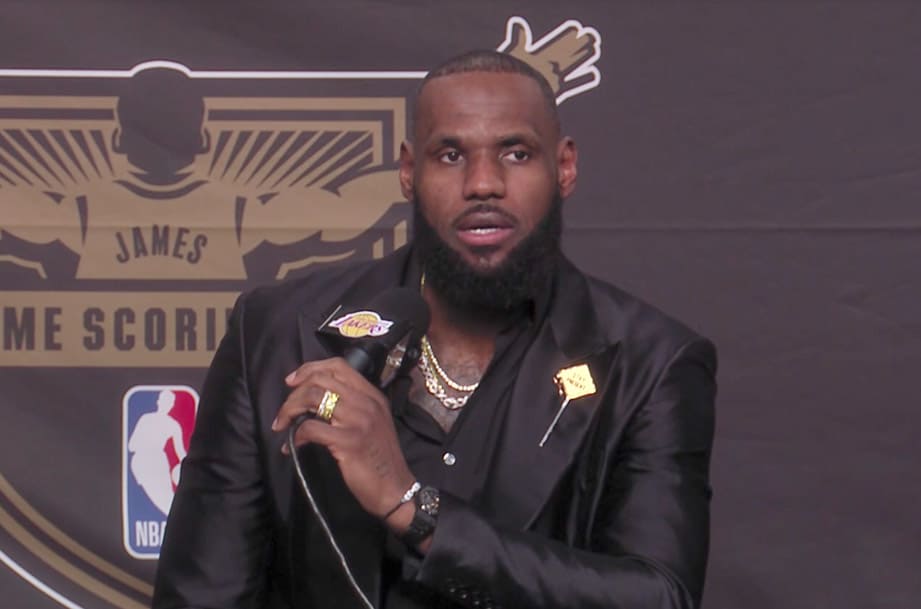 「詹皇」James躍居NBA歷史得分王 賽后訪問(wèn)最愛(ài)的陶瓷表相伴-復(fù)刻表