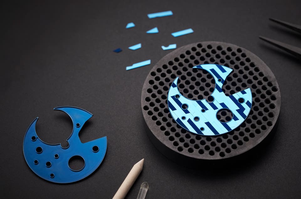 雅典表Blast陀飛輪面盤融入矽質(zhì)細工鑲嵌連表背也都用矽片裝飾-復(fù)刻表