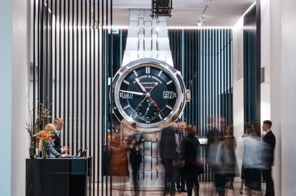 倫敦哈洛德百貨出現一支超巨大朗格Odysseus計時碼表比實表大50倍！-復刻表