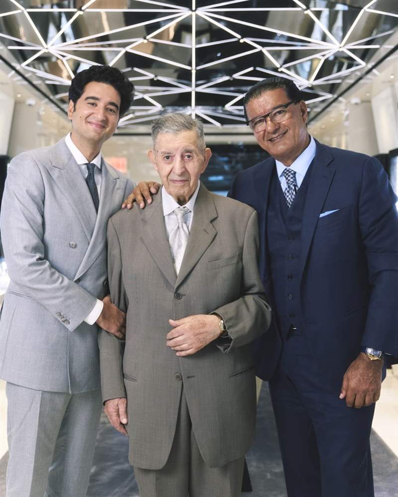 JACOB & CO.新款兩地時(shí)間手表創(chuàng)作背景有洋蔥兩套獨(dú)立顯示閱讀時(shí)間易如反掌-復(fù)刻表