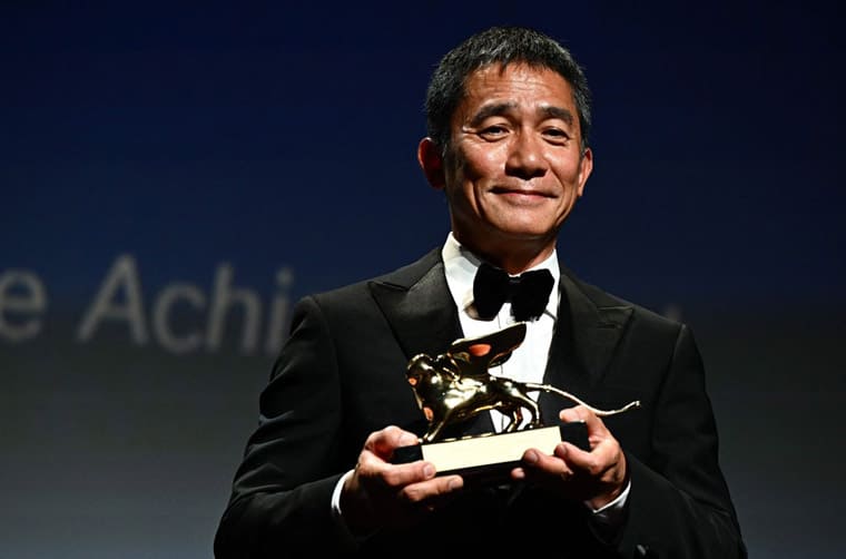 時(shí)尚大師Armani亞曼尼獲頒金獅獎(jiǎng)帶了一支簡(jiǎn)潔俐落價(jià)格不貴的表-復(fù)刻表