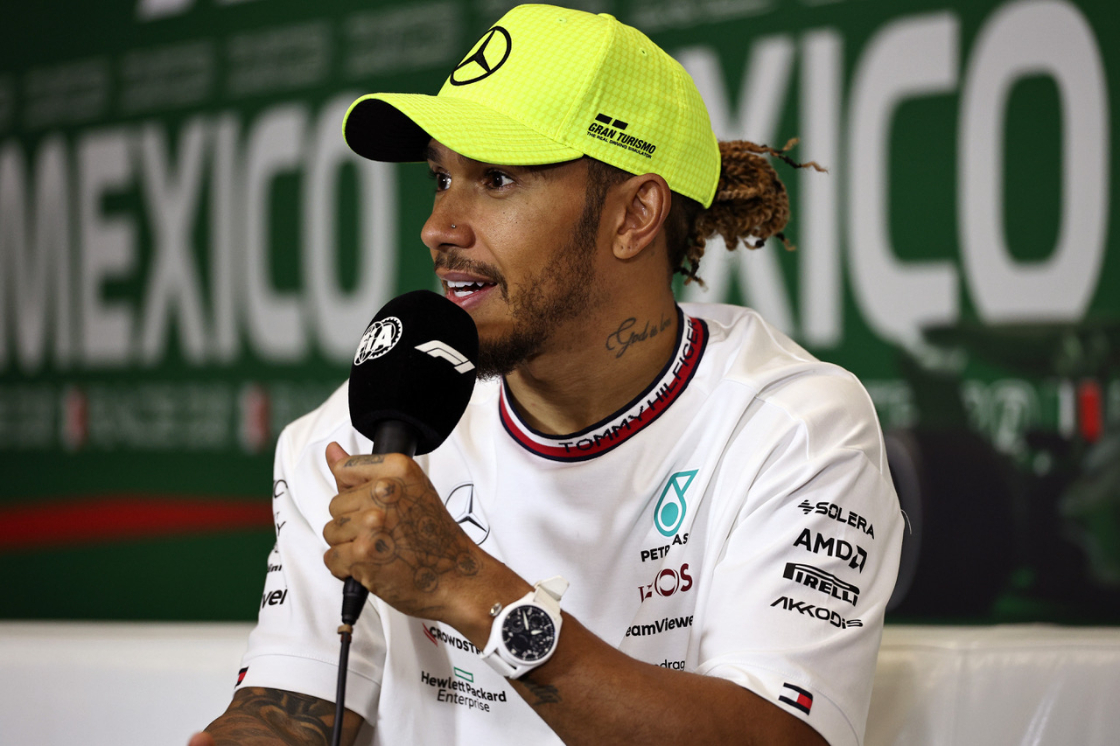 直擊！Lewis Hamilton佩戴IWC Top Gun「太浩湖」特別版亮相墨西哥大獎賽-復刻表