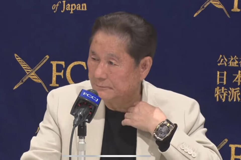 金馬獎(jiǎng)?lì)C獎(jiǎng)嘉賓名導(dǎo)北野武宣傳新片《首》 手上千萬大表超吸睛-復(fù)刻表